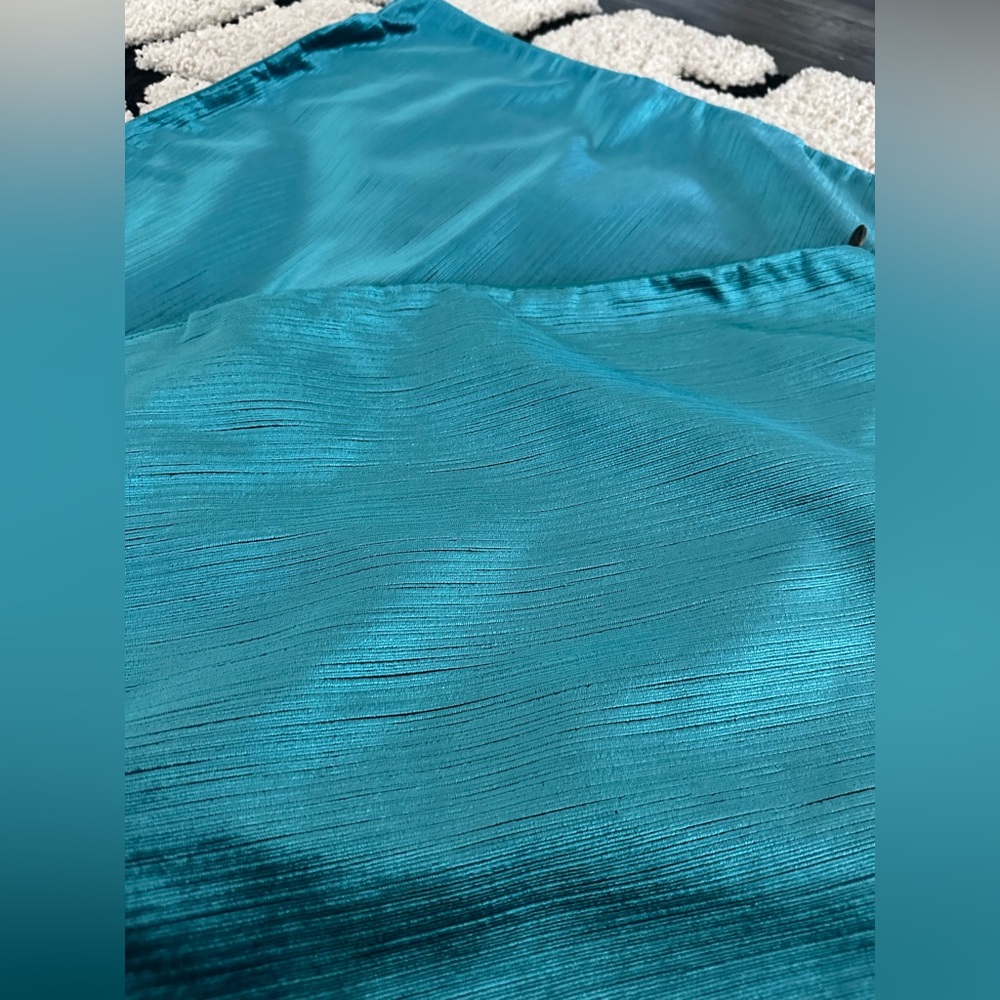 20x20 Pier 1 Blue Velvet Pillow Covers (Set of 2) - Picture 2 of 5